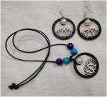 Black & White Lilly Wood Jewelry Set - Try our simple necklace design